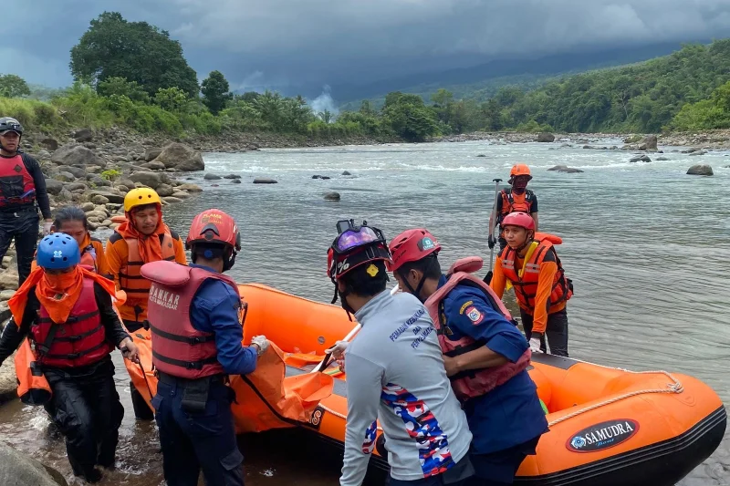 Air Bah Sungai Kalimborang Maros, Dua Wisatawan Ditemukan Meninggal Dunia