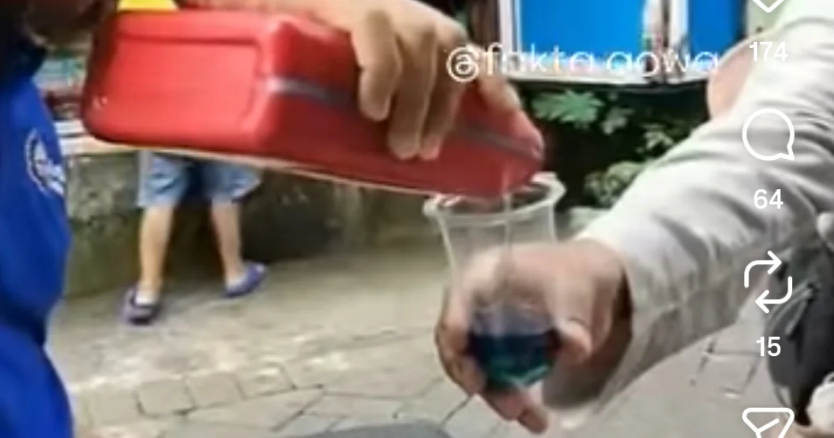 Heboh! Warga Makassar Minum Oli, Percaya Ada Khasiatnya