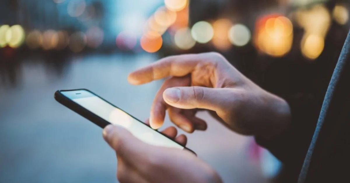 Terlalu Lama Tatap Layar, Waspada Gangguan Floaters Mata