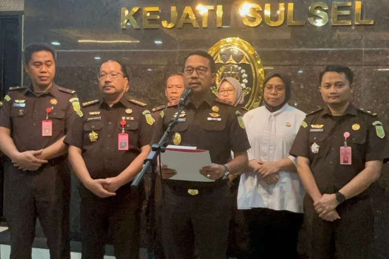 Kejati Sulsel umumkan penetapan tersangka kasus proyek pengadaan bibit nanas pada Dinas Tanaman Pangan Hortikultura dan Perkebunan Sulsel tahun anggaran 2024.