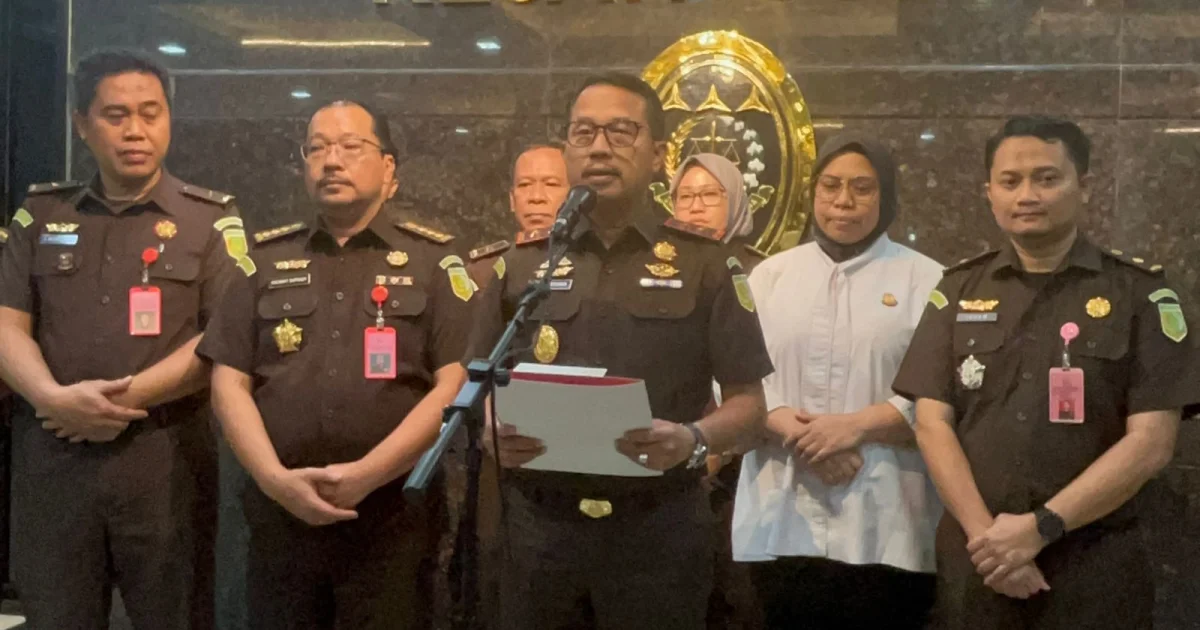 Kejati Sulsel umumkan penetapan tersangka kasus proyek pengadaan bibit nanas pada Dinas Tanaman Pangan Hortikultura dan Perkebunan Sulsel tahun anggaran 2024.