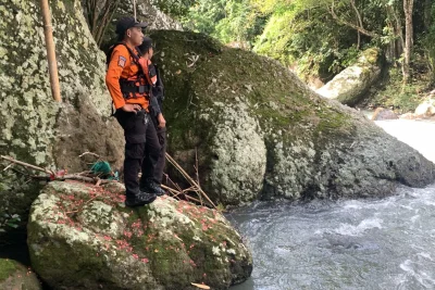 Tim SAR gabungan mencari warga yang tenggelam di Sungai Bilareng, Dusun Lemoa, Kecamatan Bontolempangan, Kabupaten Gowa, Sulawesi Selatan, Senin (9/3/2026).