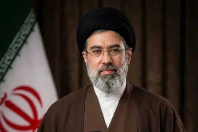 Motjoba Khamenei Tak Sadarkan Diri, Isu Politik Menguat