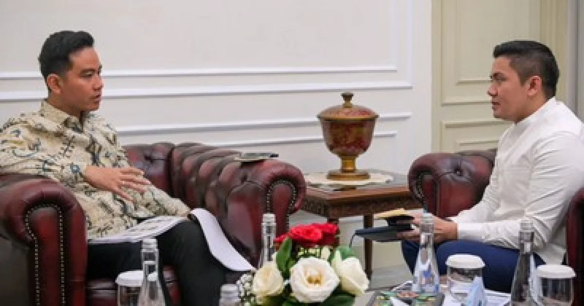 Sekretaris Kabinet Teddy Indra Wijaya bertamu ke Wapres Gibran Rakabuming pada Kamis malam kemarin, membahas perkembangan terkini Indonesia selama 1,5 jam. (Tangkapan layar instagram @sekretariat.kabinet)